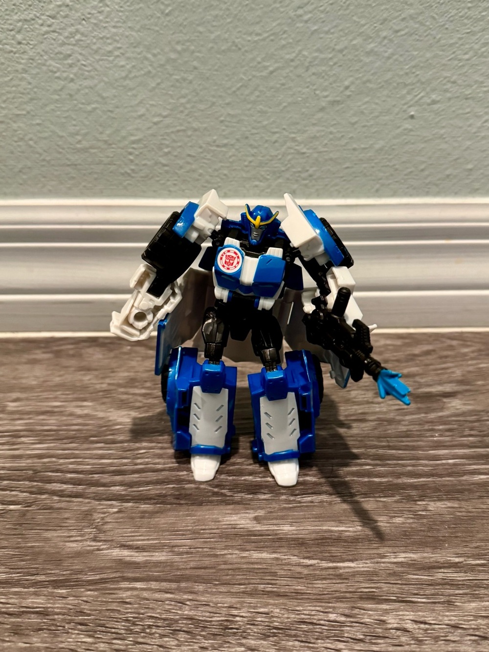 Transformers: Robots in Disguise Warrior Class Strongarm figure